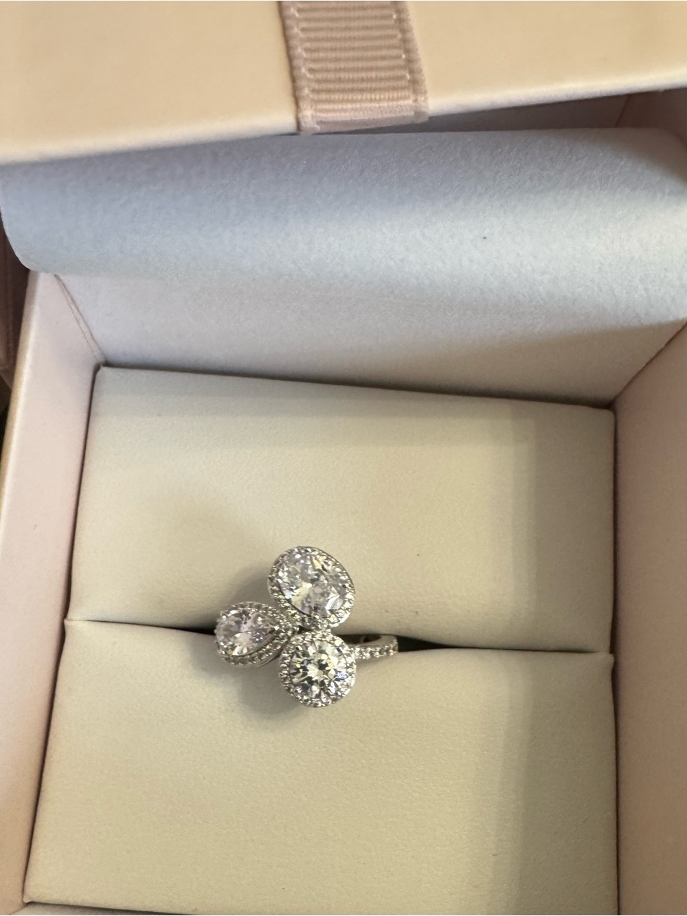 Chic and Elegant  .925 Silver Faceted Clear Crystal Ring - Sparkling Design